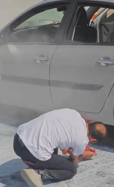 Sivas'ta seyir halindeki otomobil alevlere teslim oldu