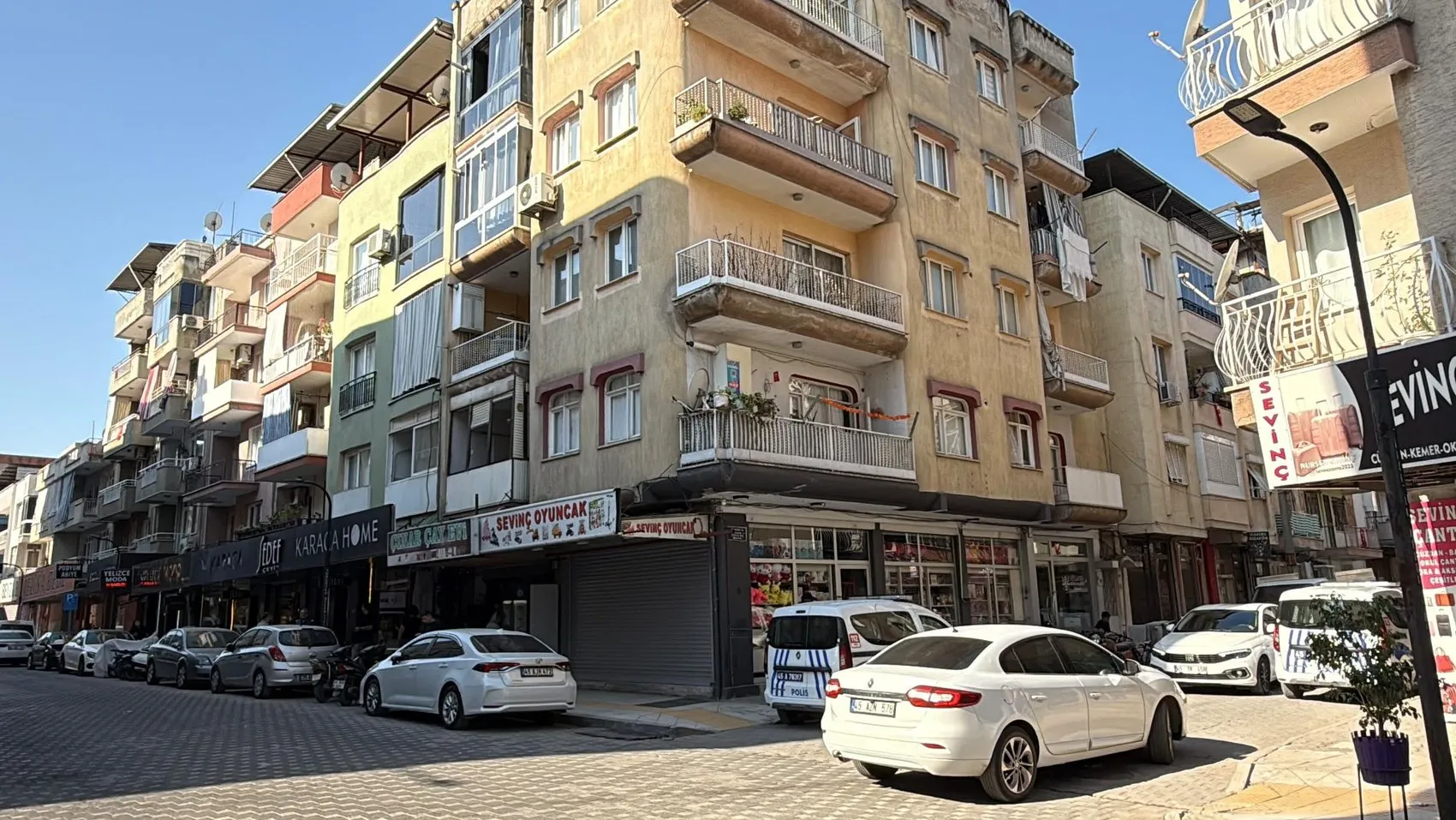 Turgutlu'da dehşet anları Eşini boğmaya çalışan koca yakalandı