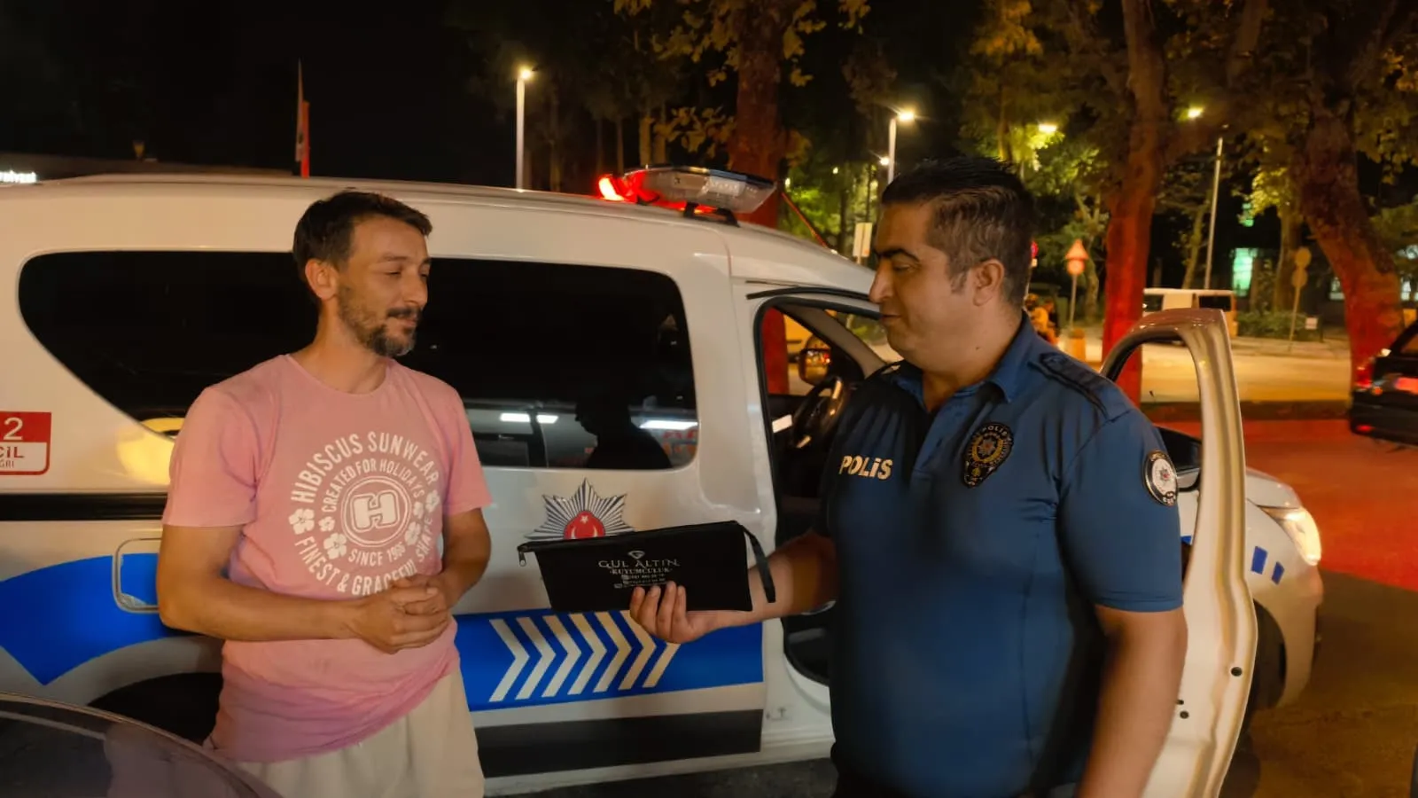İnegöl'de örnek davranış Kaputta bulduğu 30 bin lirayı polise götürdü