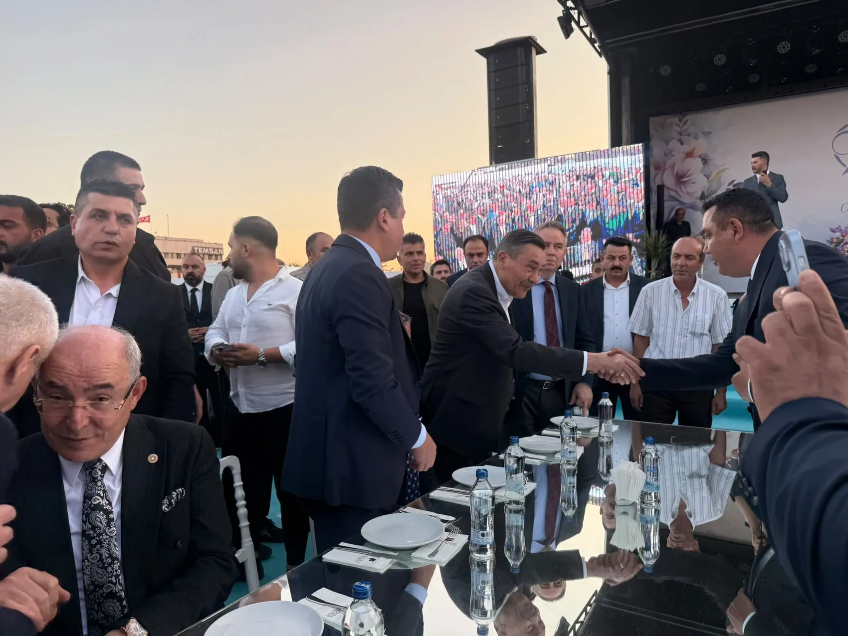 Bahçeli Ankara'daki düğünde nikah şahitliği yaptı