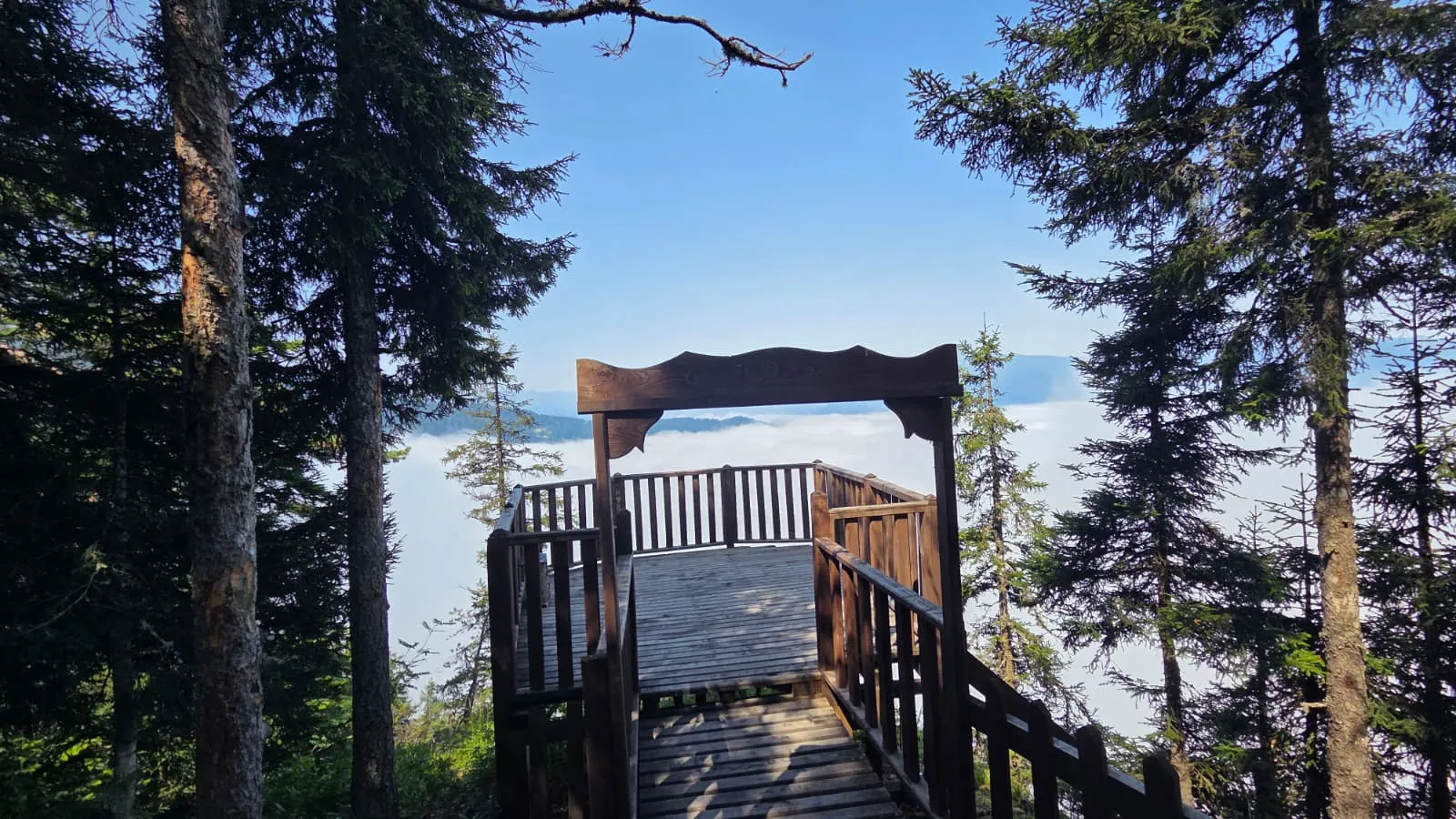 Artvin’in zirvelerinde oluşan dev sis denizi görüntülendi