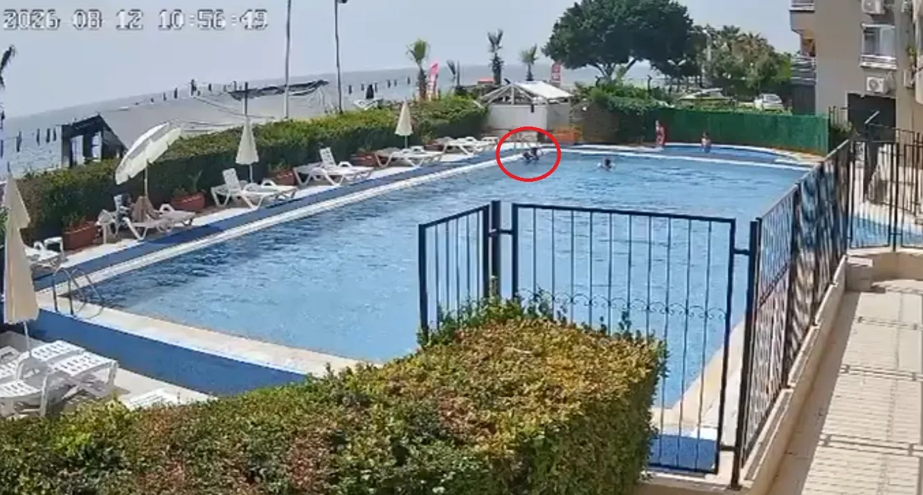 Mersin'de havuz faciasını görevli son anda önledi