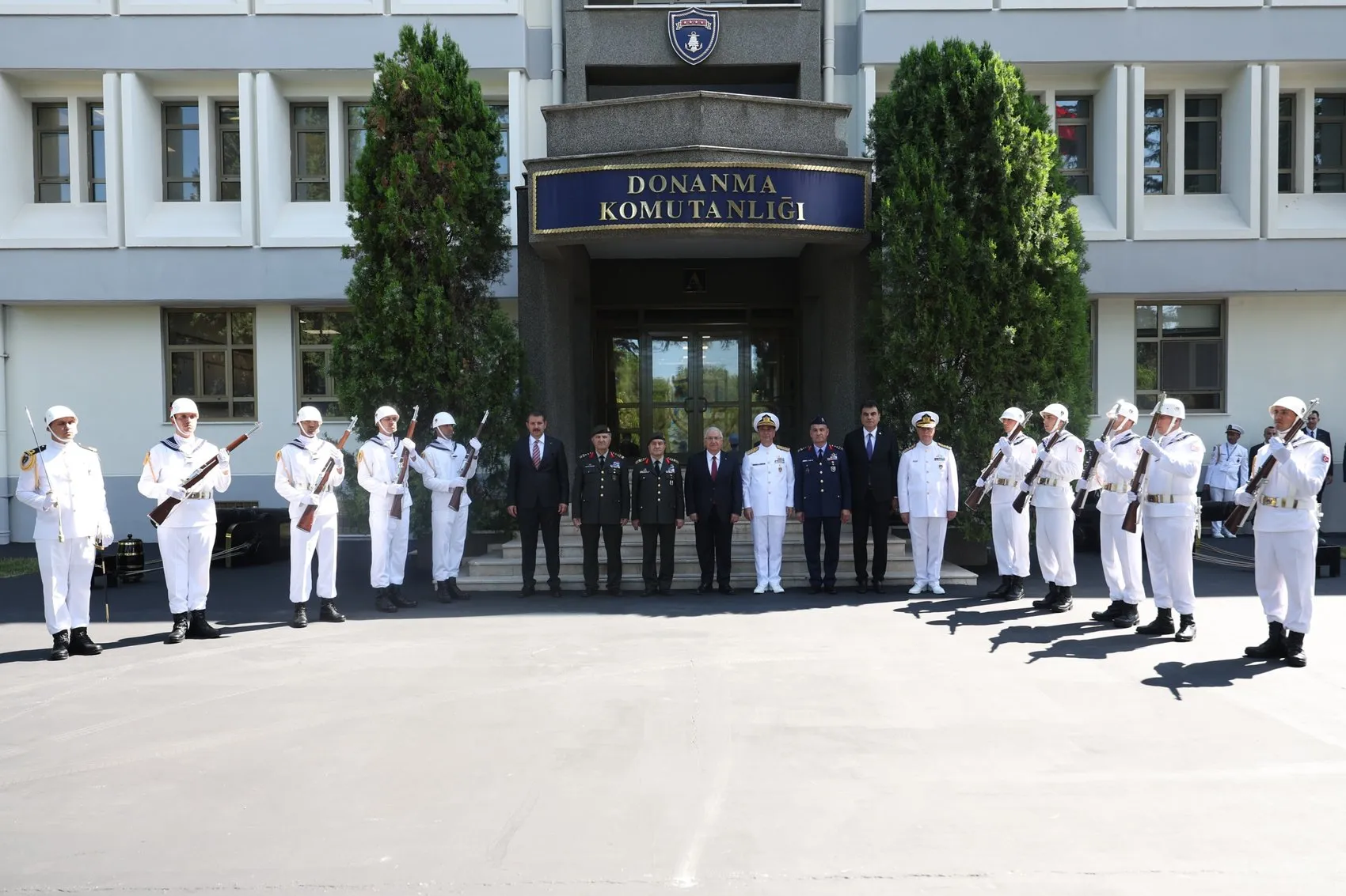 Bakan Güler Donanma Komutanlığı’nda incelemelerde bulundu