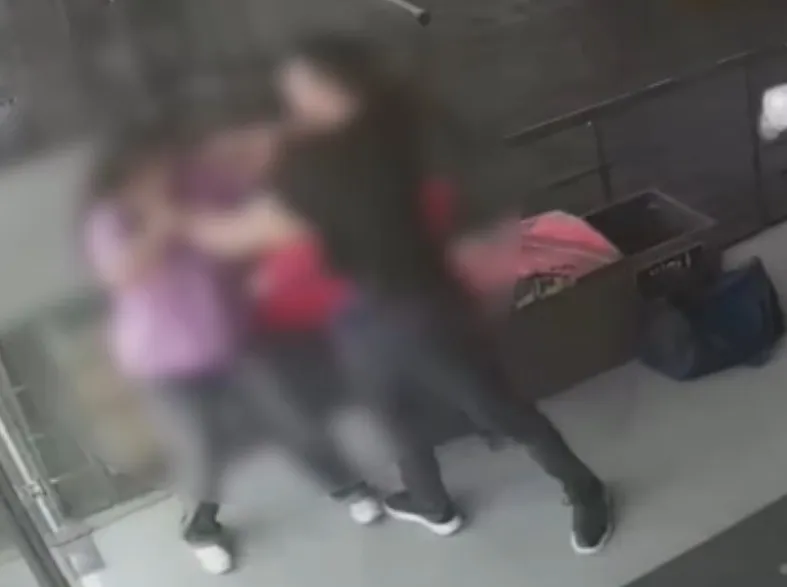 Spor salonunda boğazını sıktı, o anlar kamerada