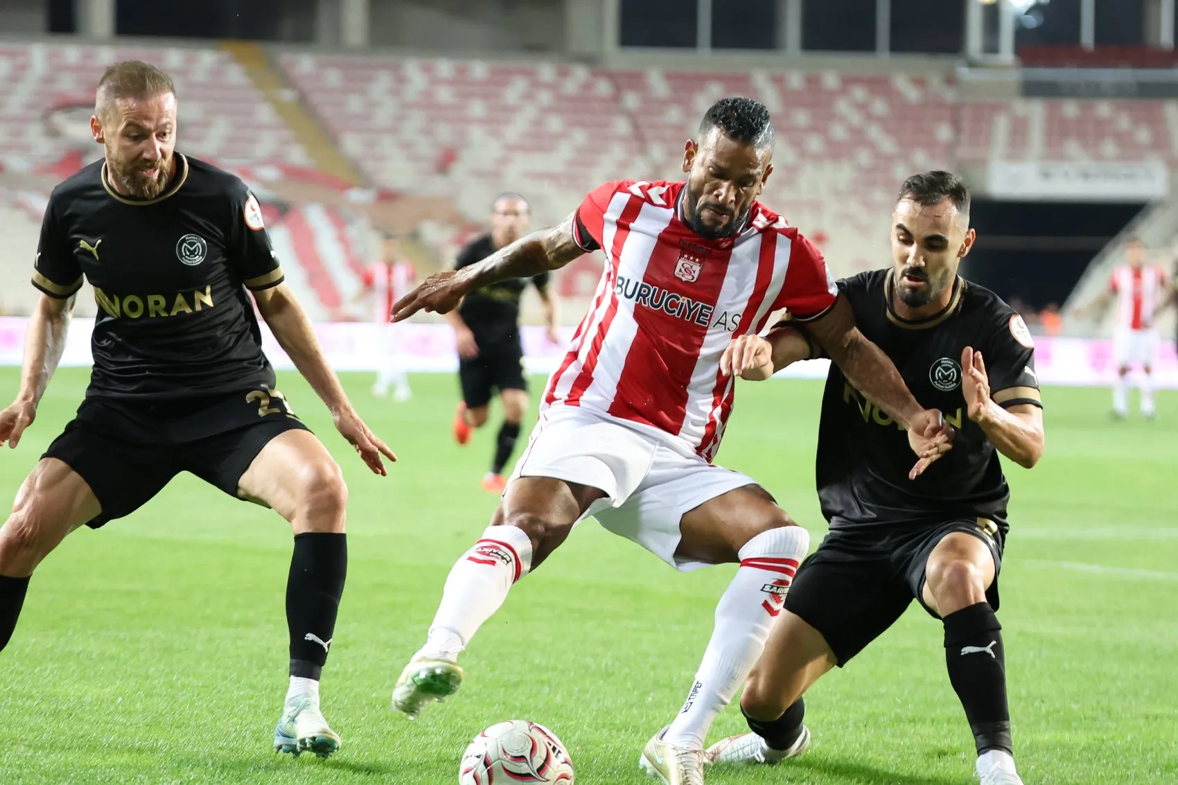 Manaj'dan iki gol, Sivasspor'a bir puan