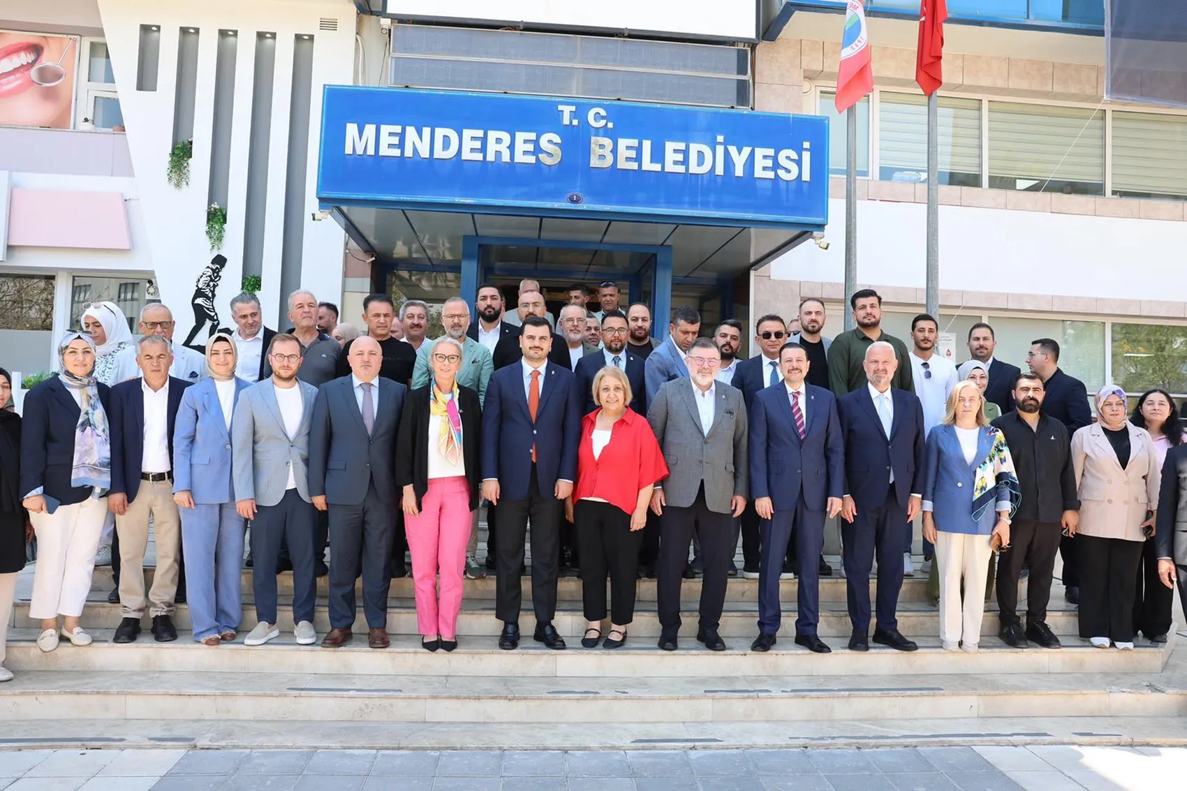 AK Parti Menderes Belediye Başkanı'nın partiye katılma talebini reddetti