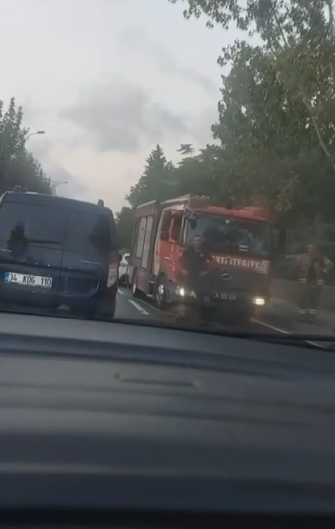 Sarıyer'de dört aracın karıştığı trafik kazası trafiği kilitledi