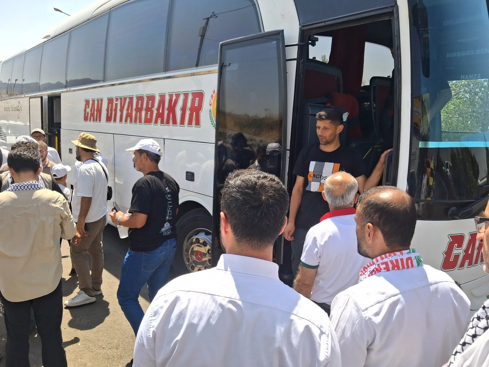 Filistin konvoyu Irak sınırındaki 6 günlük bekleyişi noktaladı