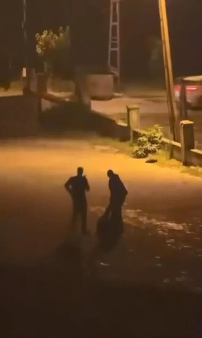 Bahçeşehir'de yürürken otomobilden açılan ateşle yaralandı