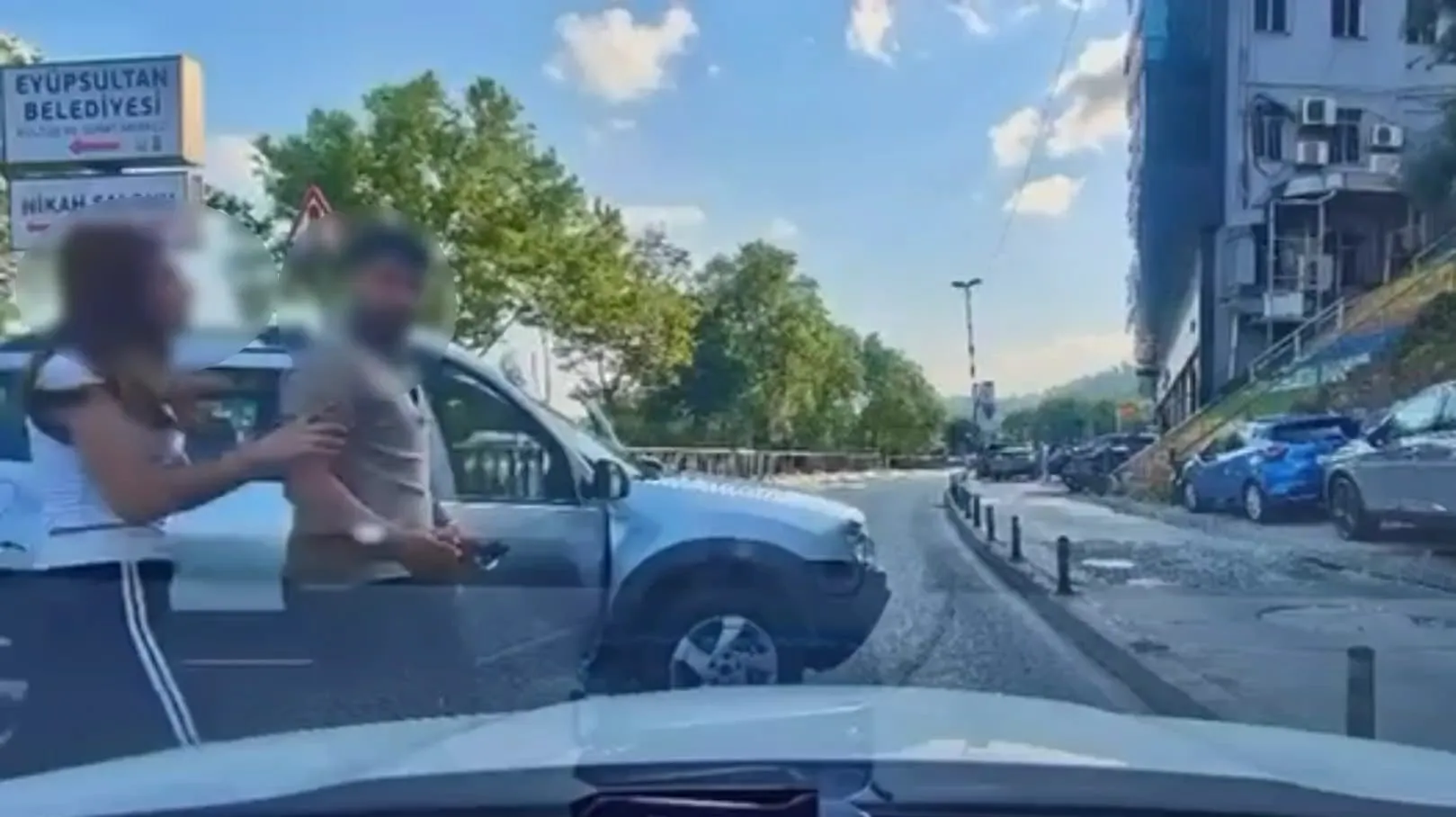 İstanbul trafiğinde korna kavgası Sürücüyü ölümle tehdit etti