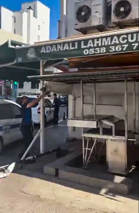 Adana'da lahmacun kavgası sonrası zabıta tezgahı kaldırdı