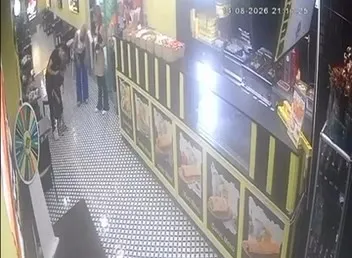 Restoran sahibi küçük çocuğu Heimlich manevrasıyla hayata döndürdü
