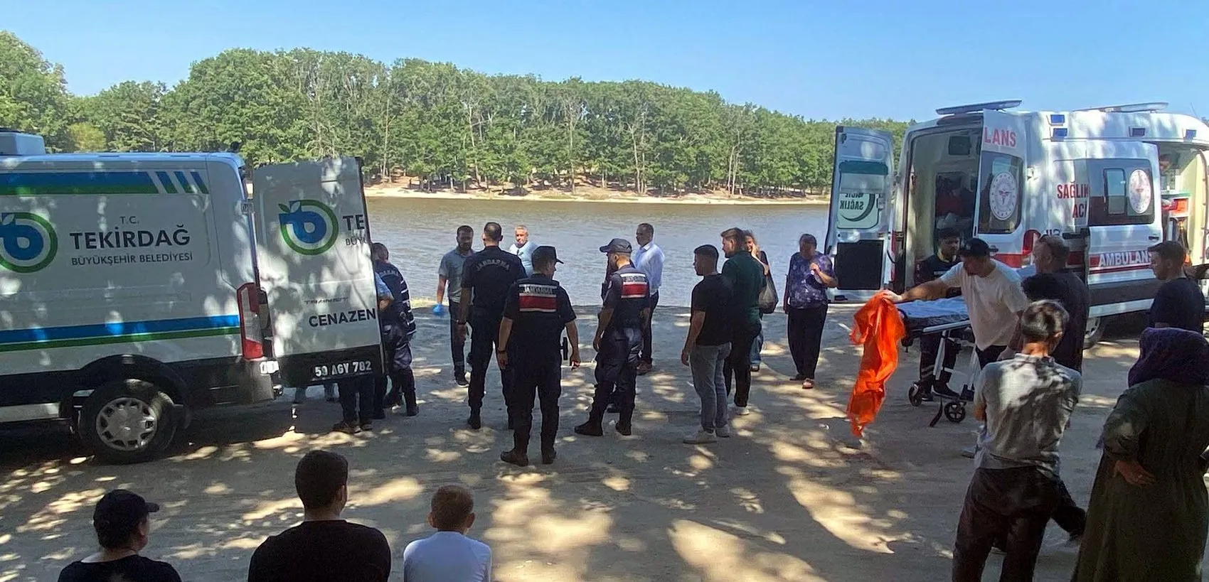 Serinlemek için girdiği gölde hayatını kaybetti