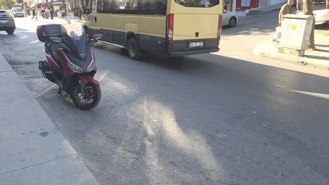 Sultangazi'de anahtarı kontakta unutulan otomobili saniyeler içinde çaldılar