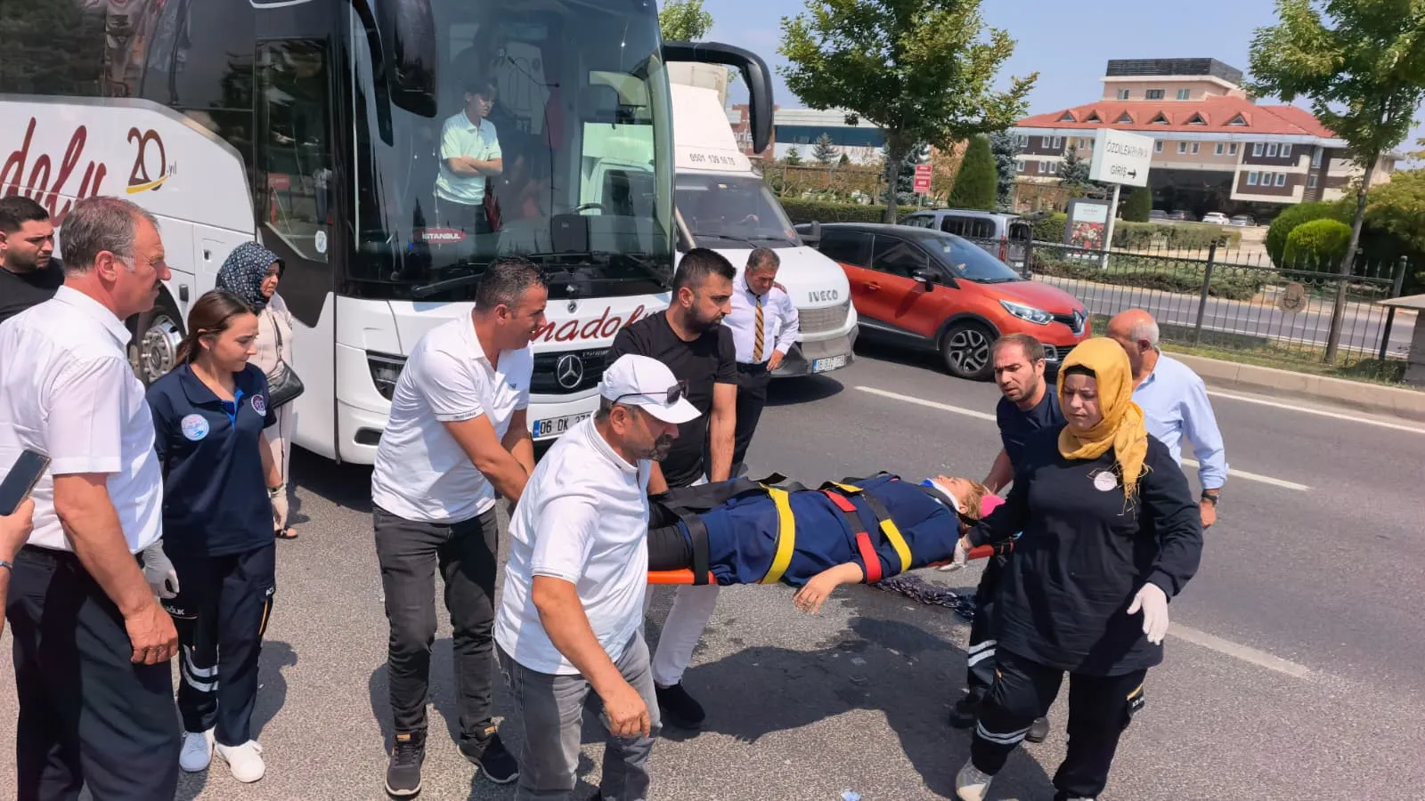 İnegöl girişinde otobüsün çarptığı yaya ağır yaralandı