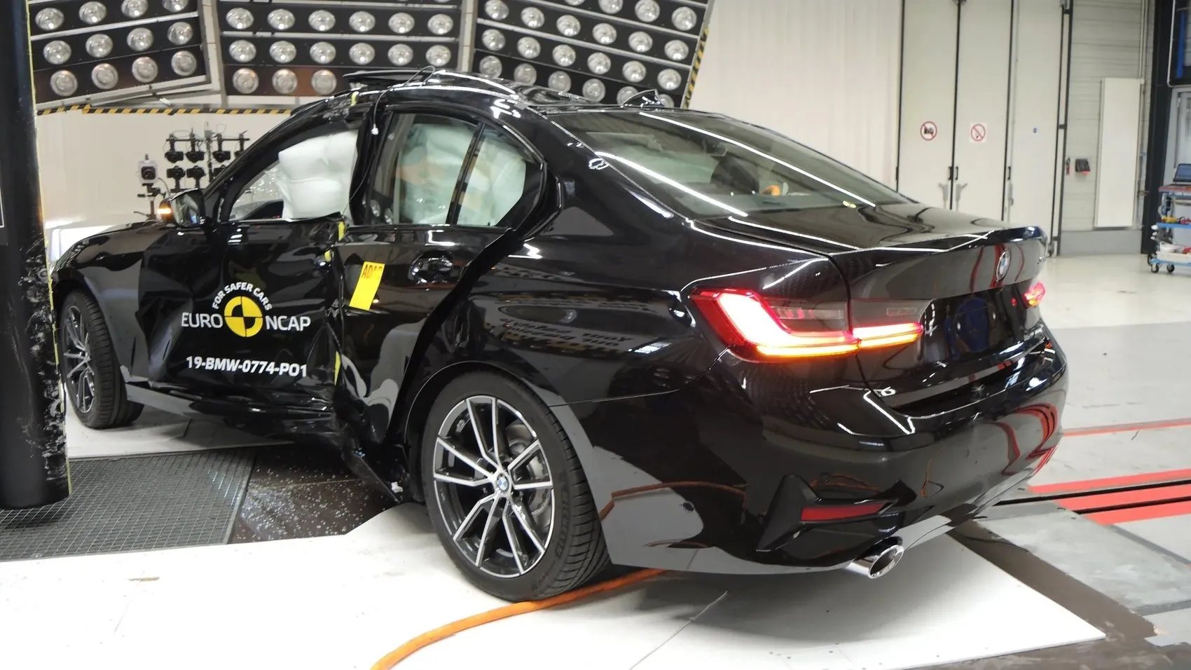 BMW artık güvenlik testlerinde 5 yıldız peşinde koşmayacak: Neden