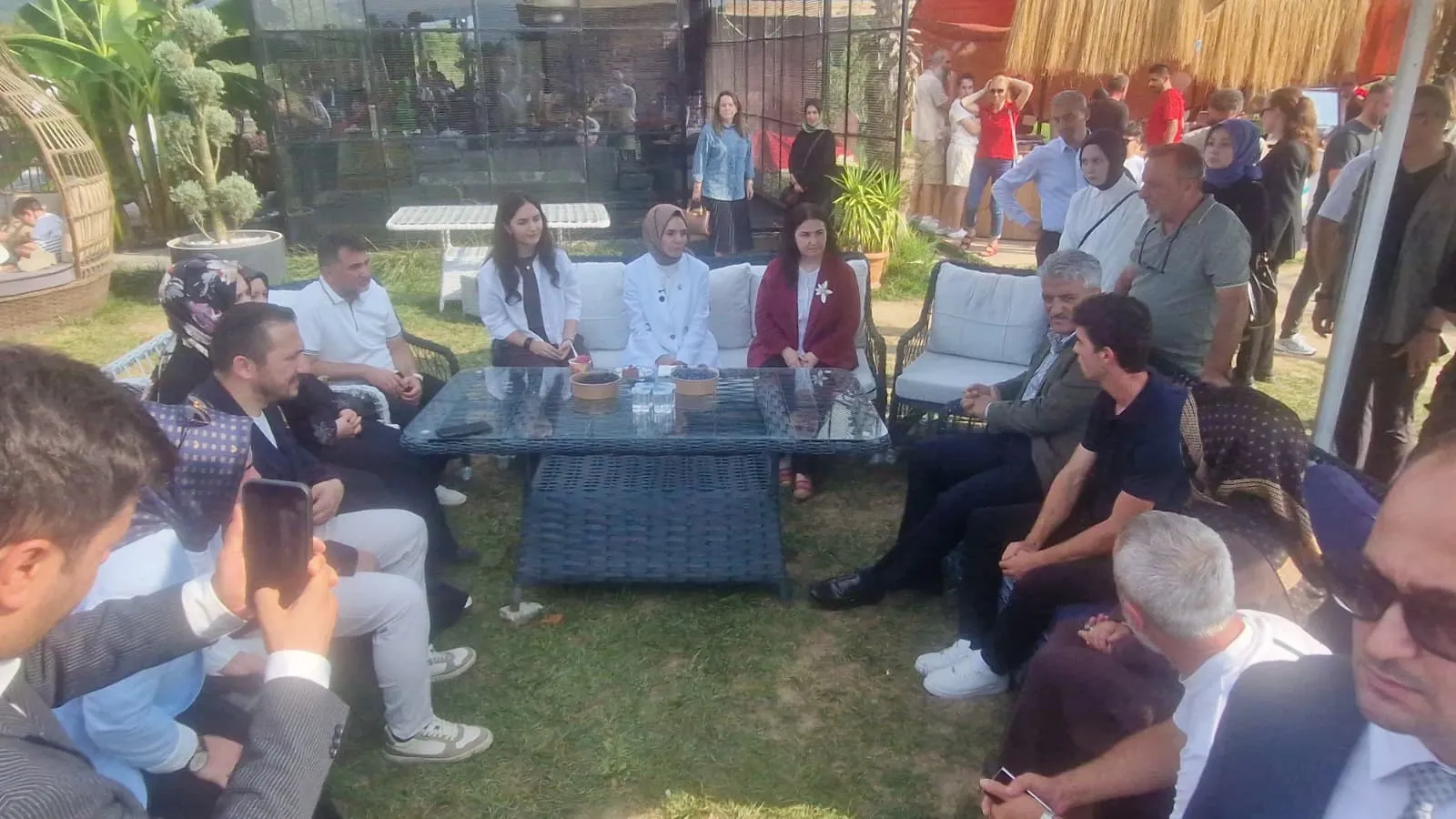 Bakan Göktaş Düzce'de genç girişimcinin bahçesini ziyaret etti