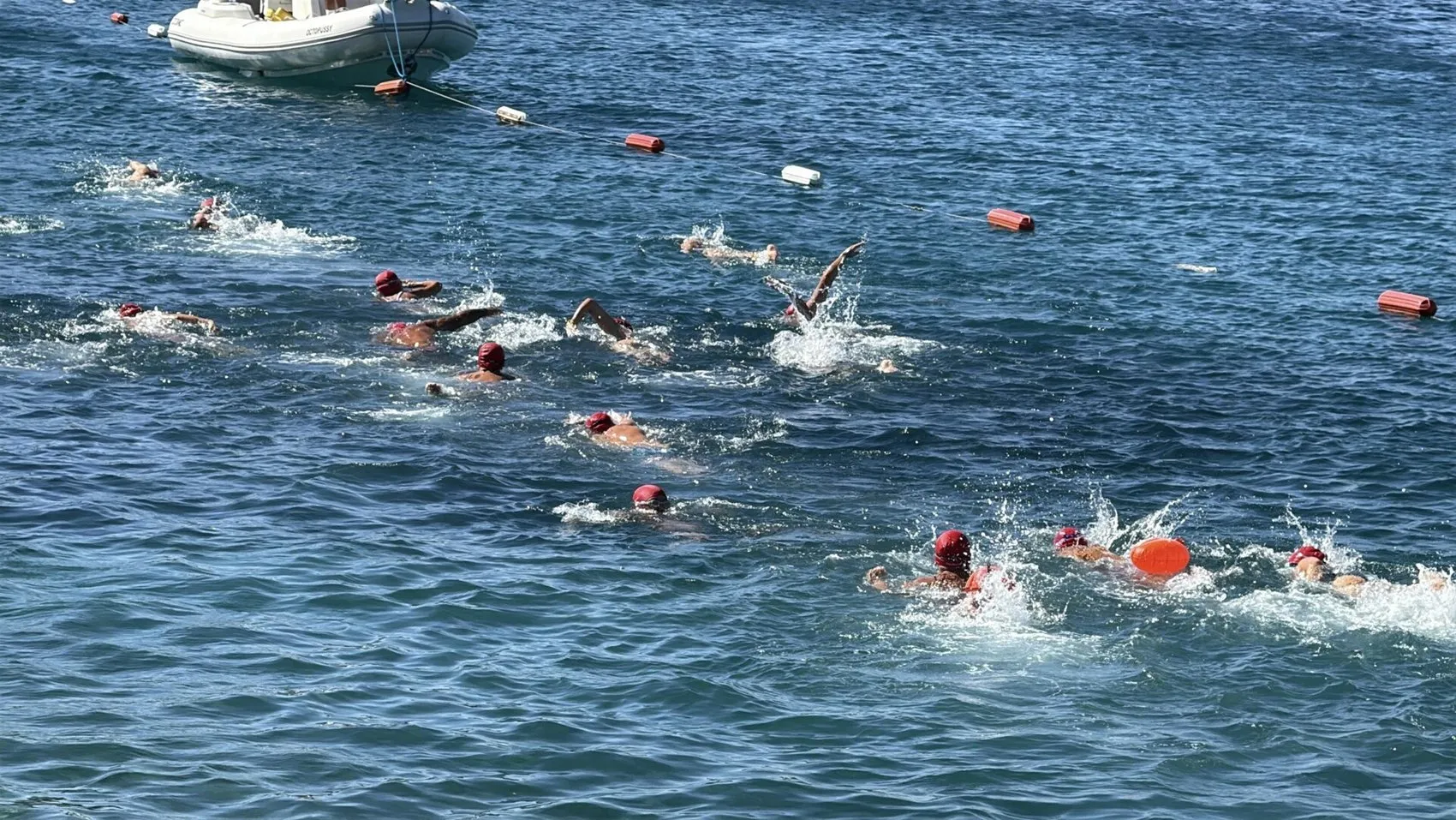 Bodrum'da sağlık için denize girenlerin sayısı ikiye katlandı