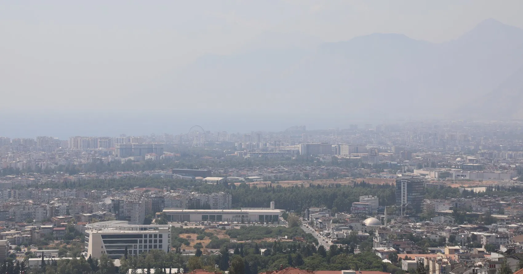 Antalya'da termometre 35'i gösterdi, hissedilen 42