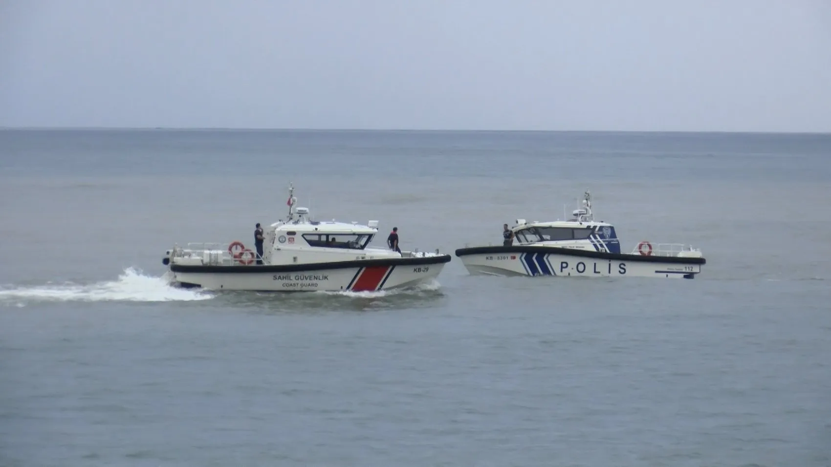 Rize'de iki kardeşi deniz dalgası ayırdı Biri öldü, diğeri aranıyor