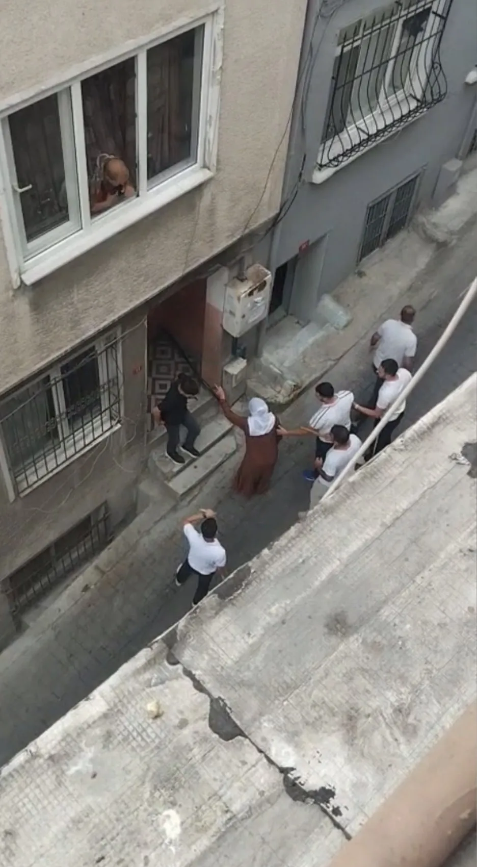 Berberde fön kavgası mahalleyi birbirine kattı