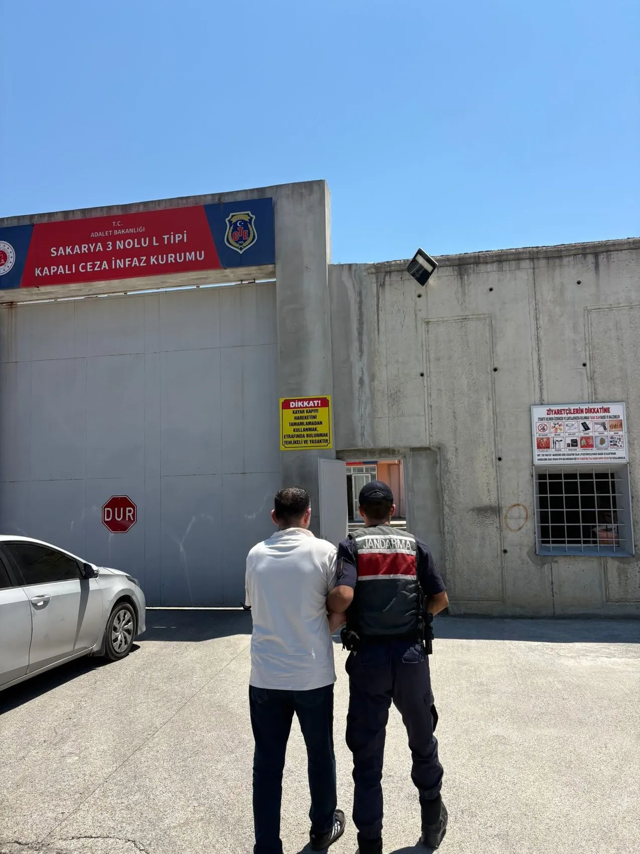 Jandarma Karasu ve Pamukova'da bastı 2 kişi tutuklandı