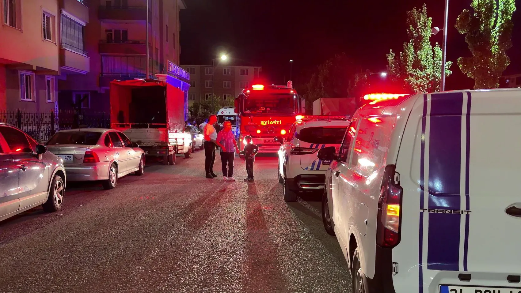 Erzurum'da gece yarısı apartman yangını paniği