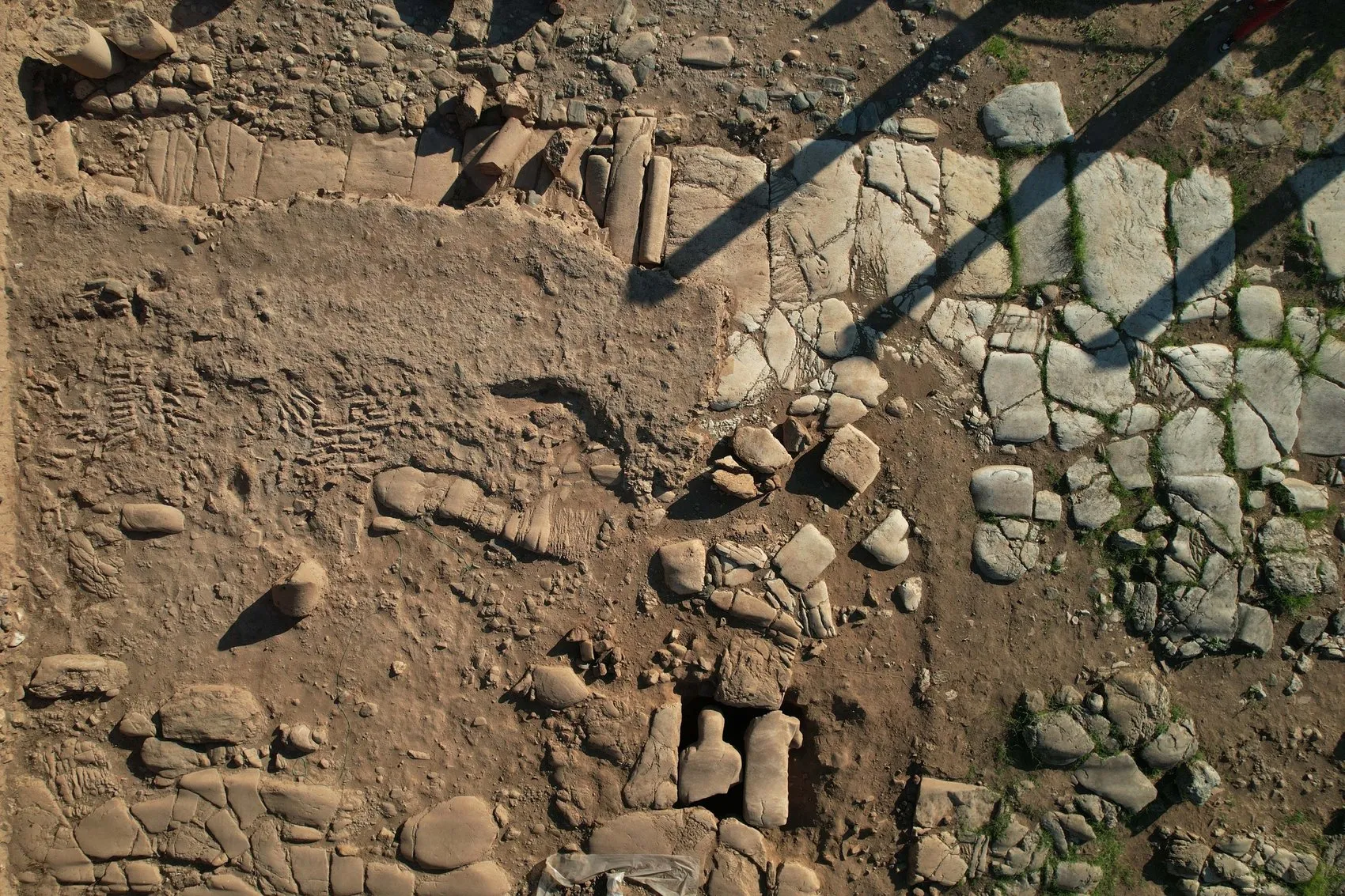 Sardes Antik Kenti’nde 2 bin 500 yıllık dev heykel bulundu