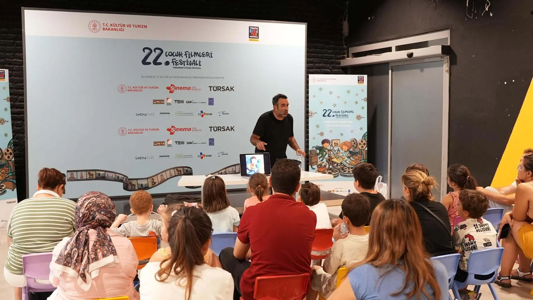 Çanakkale'de kültür şöleni: Miniklerin neşesi festivale damga vurdu
