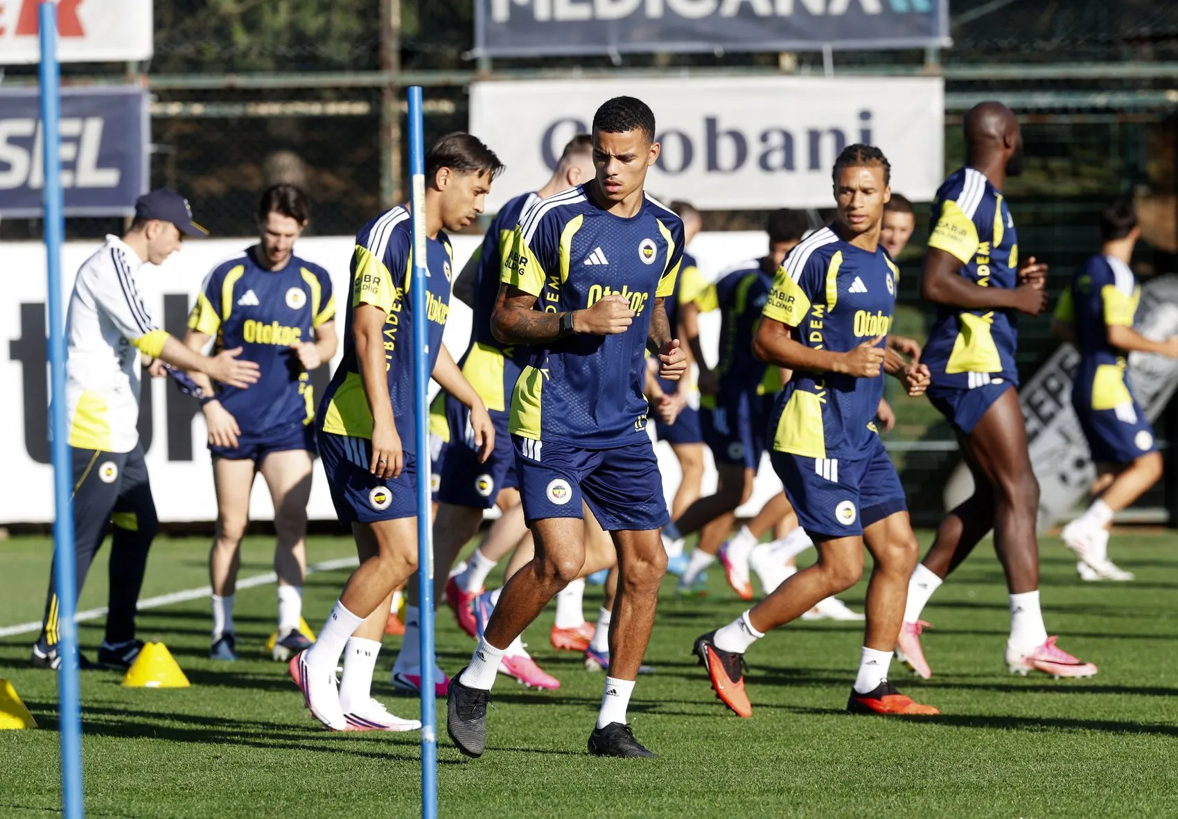 Fenerbahçe Konyaspor mesaisine hız kesmeden devam ediyor