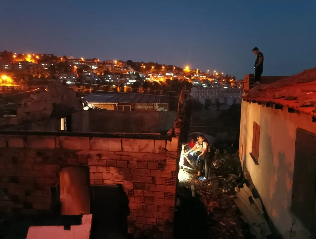 İzmir Çiğli'de yürek yakan yangın Anneanne ve torunu hayatını kaybetti