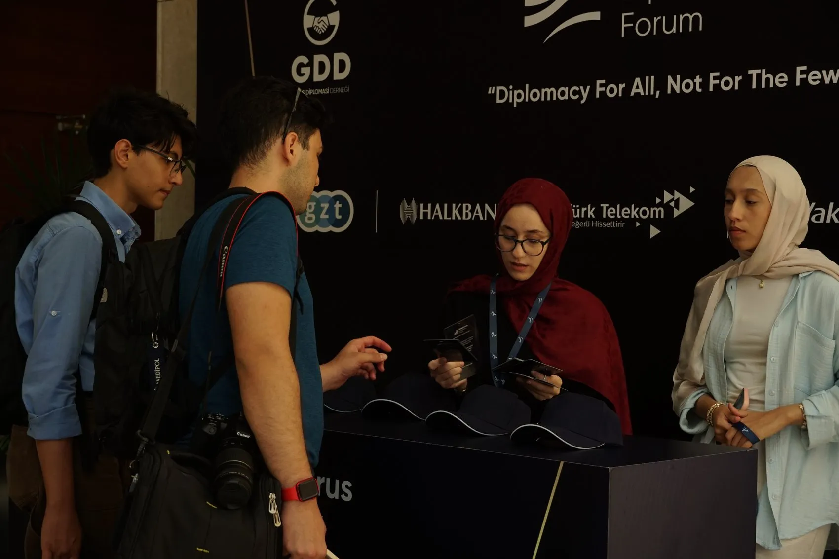 Gençler dünyadaki krizleri çözmek için İstanbul’da buluştu