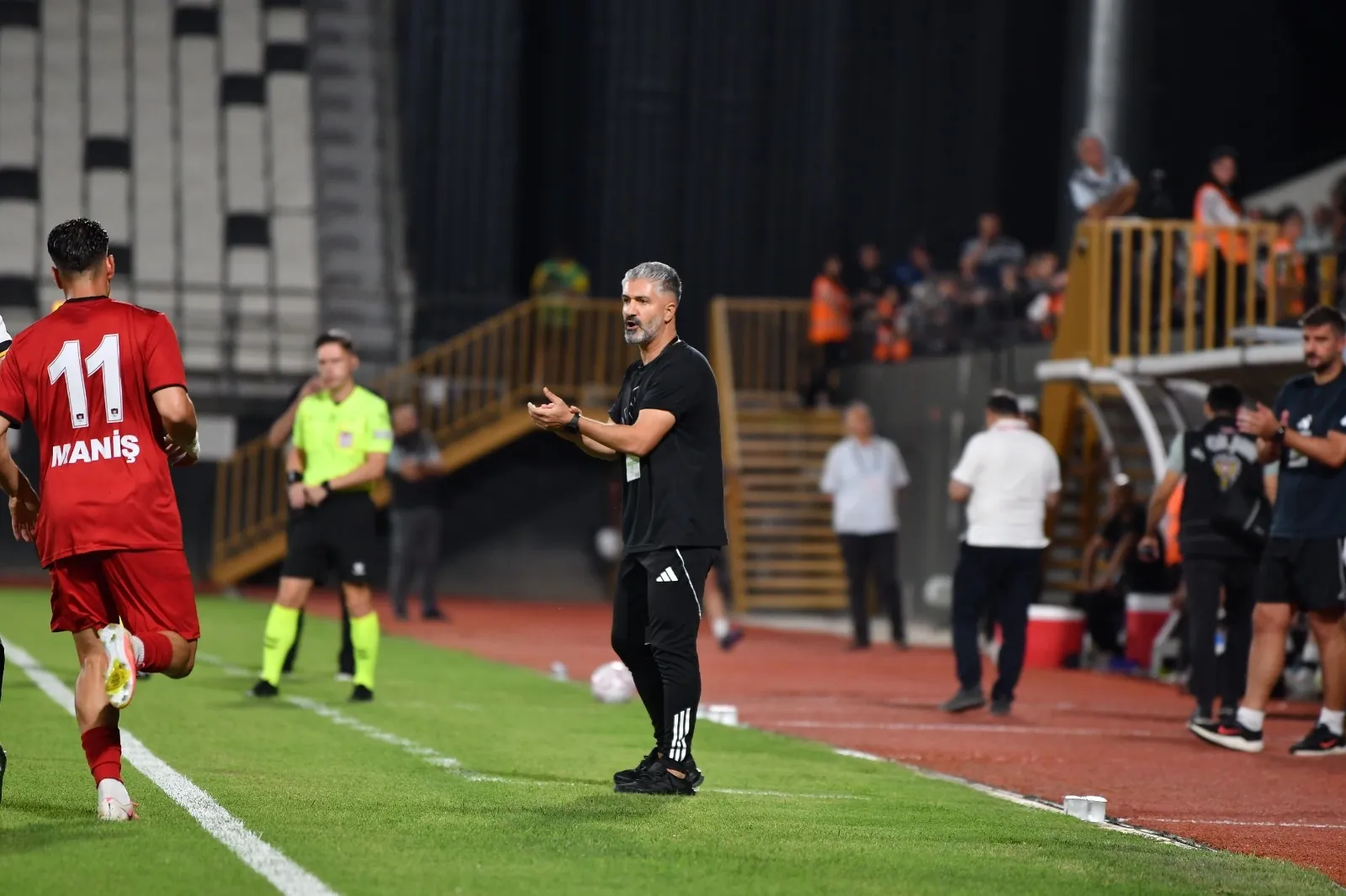Manisa FK ve Van Spor karşılaşmasından kareler