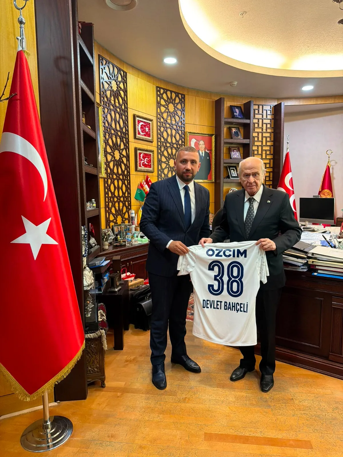 Bahçeli'den Erciyes 38 FK'ya şampiyonluk mesajı