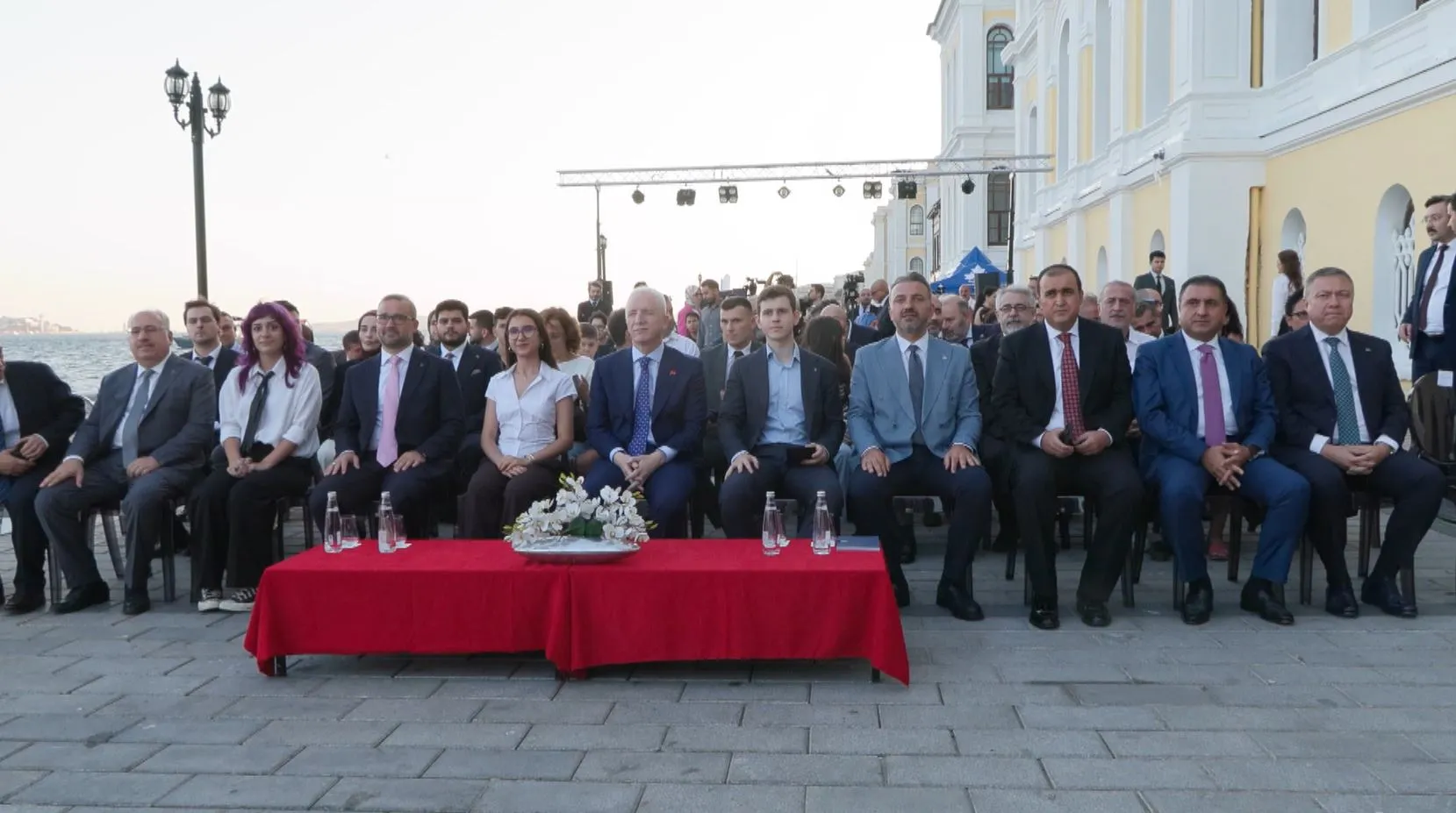 Kabataşlı üç YKS birincisine Togg sürprizi