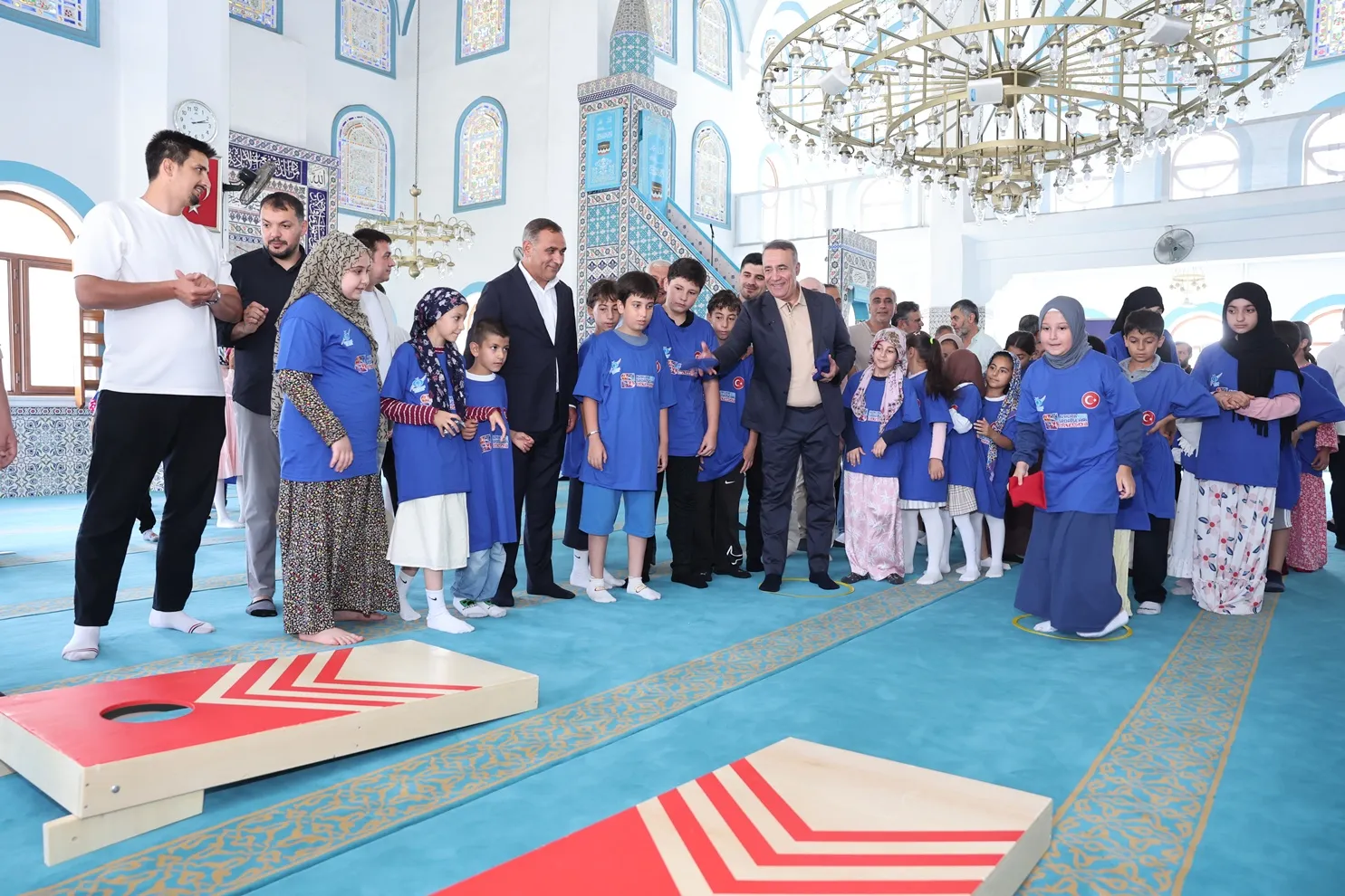 Sultangazi’de çocuklar Kur’an kursunda sporla eğleniyor