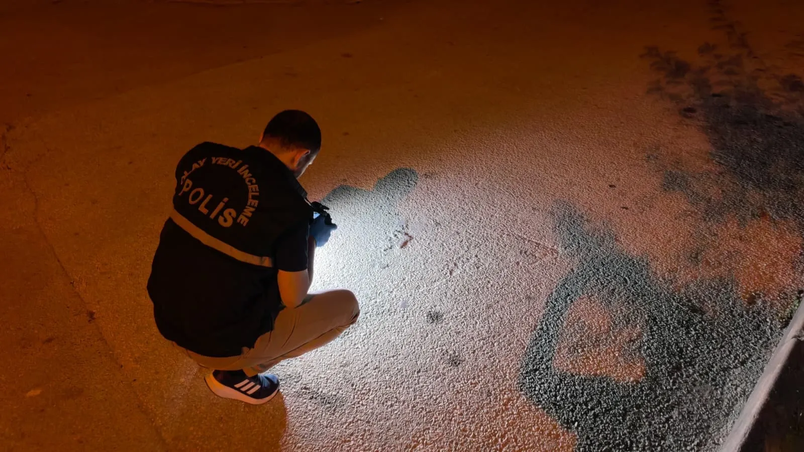İnegöl'de motosikletli saldırgan sokak ortasında ateş açtı