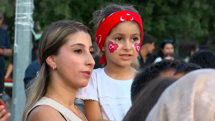 Bahçelievler’de 10 bin kişi tek yürek oldu: Zafer coşkusu Milli Egemenlik Parkı’na taştı