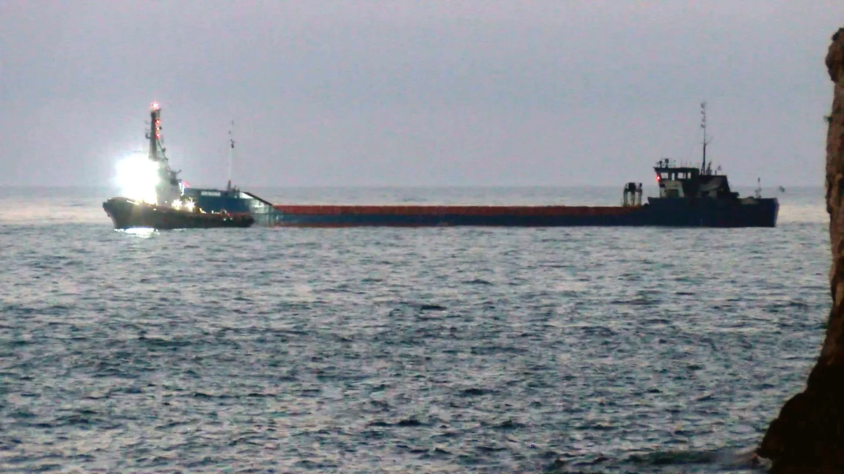 Saldırıya uğrayan kuru yük gemisi Zonguldak kıyısına demirledi