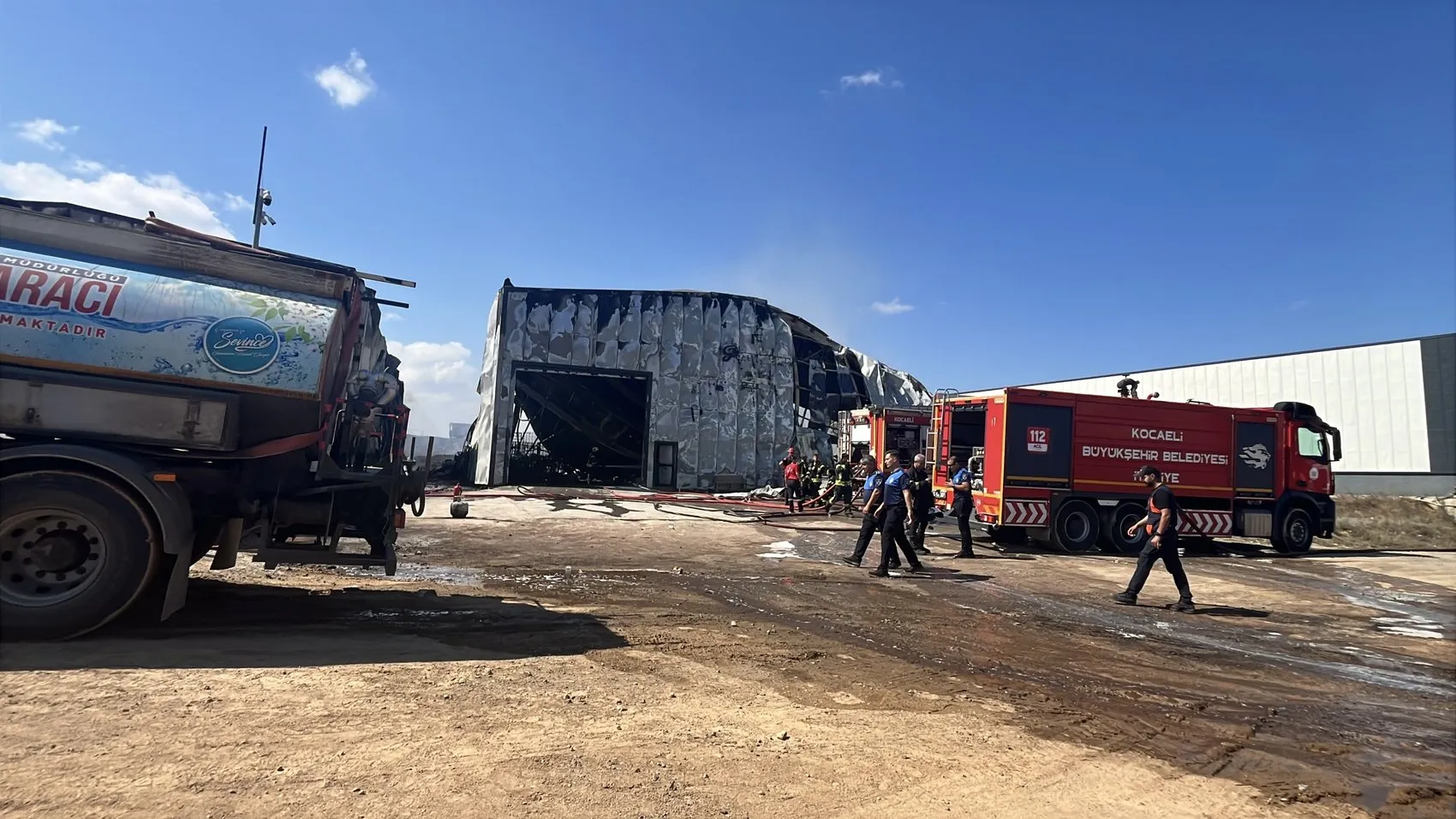Gebze’de kimyasal fabrika yangını 2 yaralı