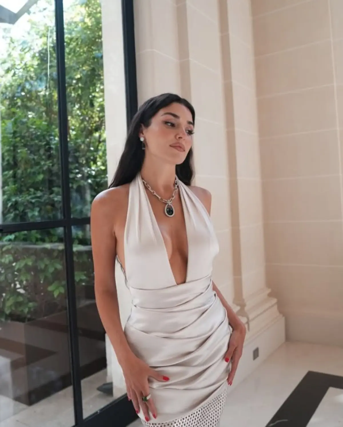 Hande Erçel e teklif üstüne teklif yağıyor! O ise kararını verdi 2