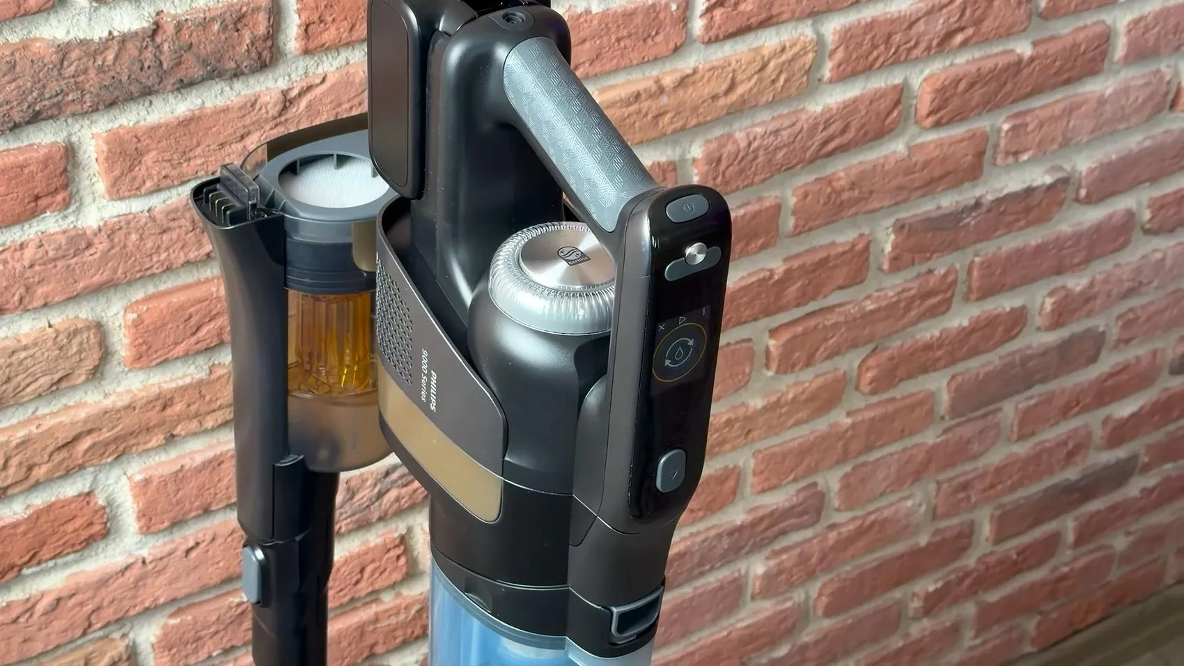 Philips AquaTrio 9000 incelemesi: Islak/kuru temizlik tek cihazda