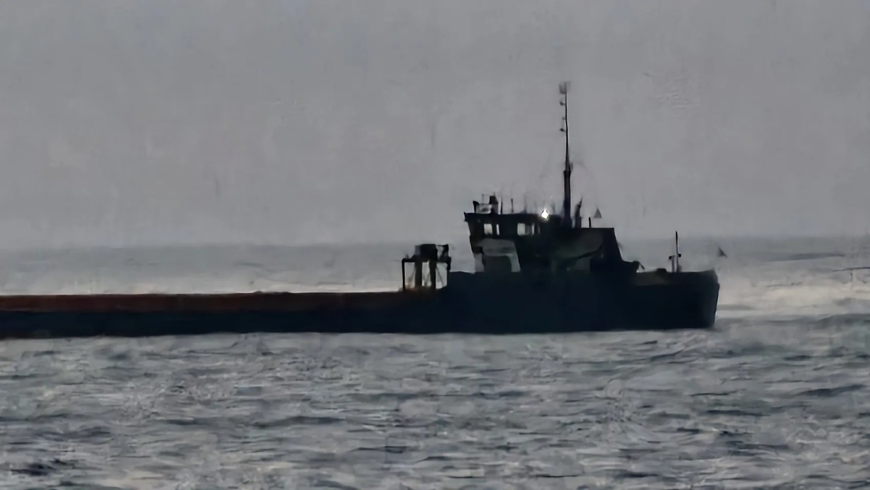 Saldırıya uğrayan kuru yük gemisi Zonguldak kıyısına demirledi