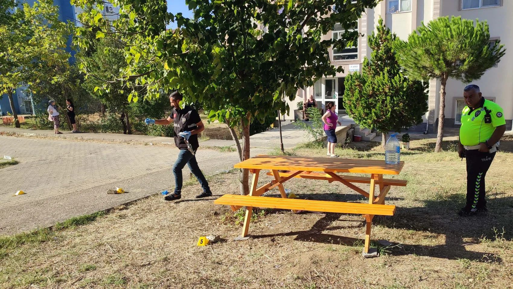Keşan'da komşu dehşeti Emekli polisin vurduğu baba hayatını kaybetti