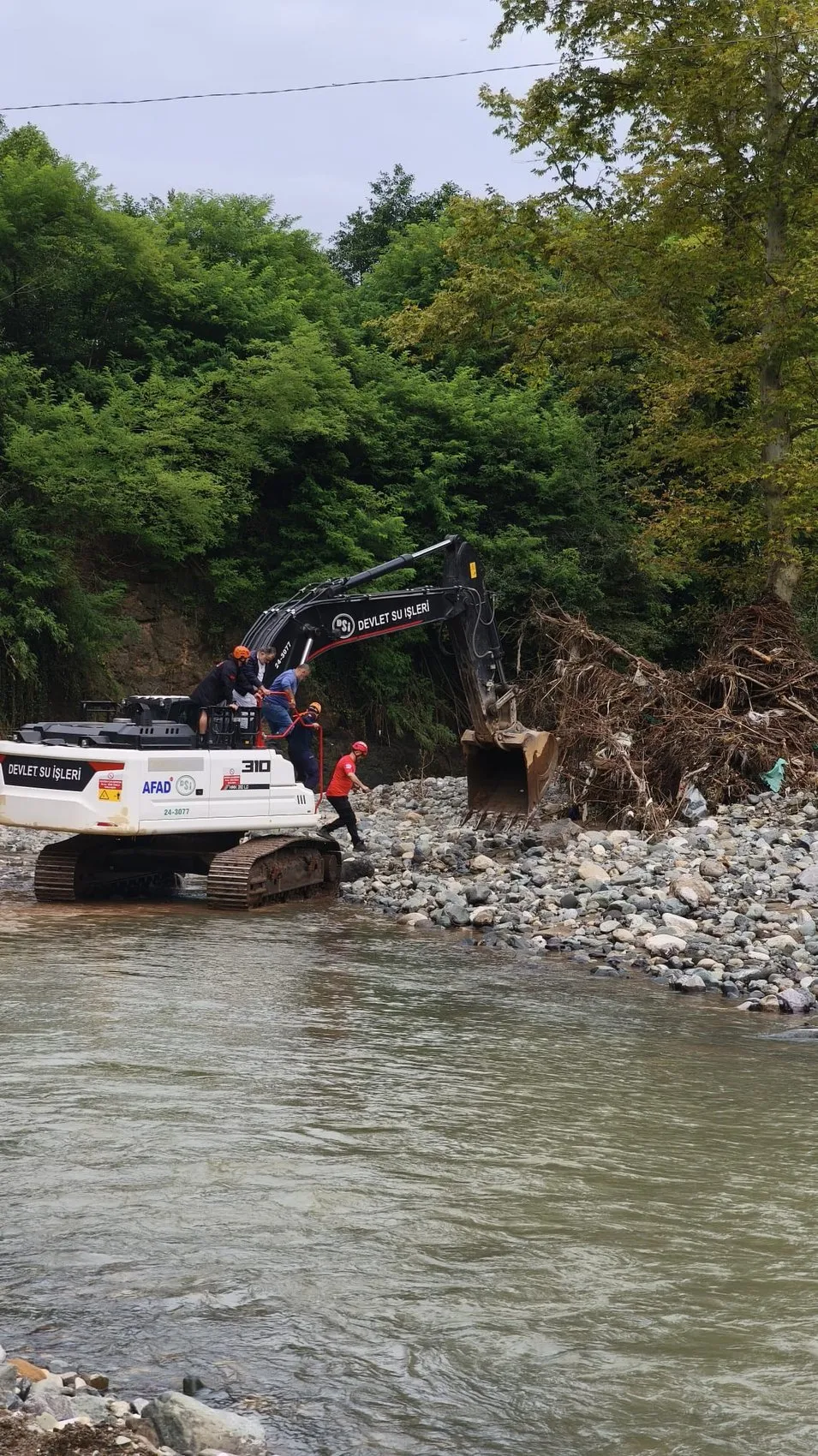Giresun'da selin yuttuğu dayı ve yeğen dört gündür aranıyor
