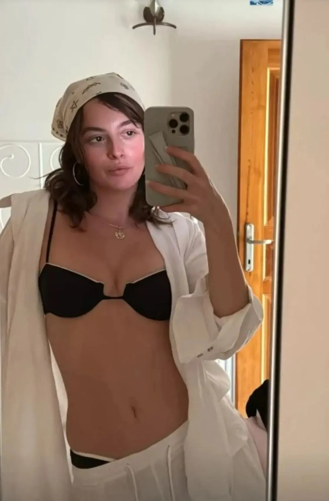 Melis Sezen’den ayna karşısında cesur tatil pozu: Beğeni yağdı 2