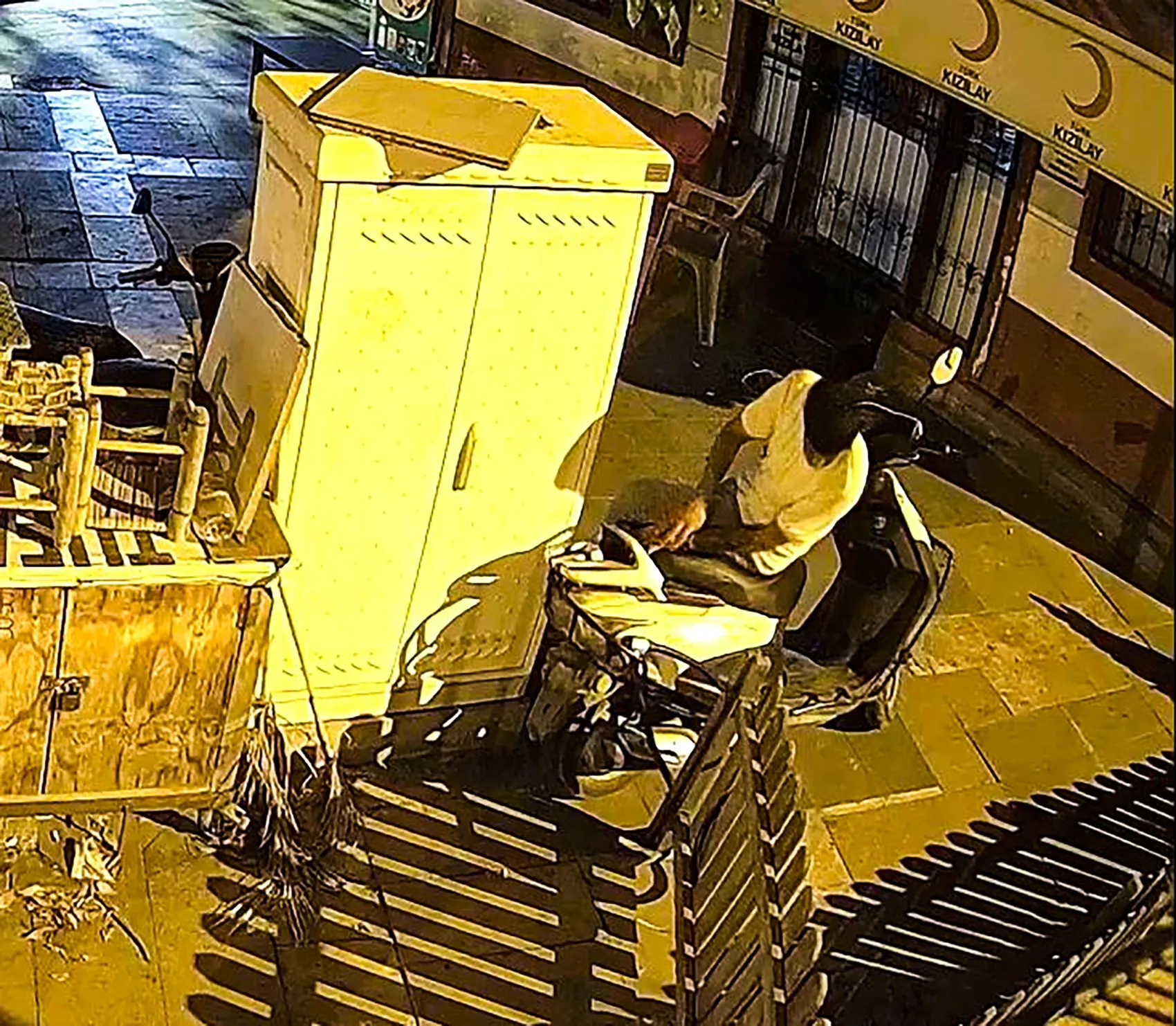 Adana'da alkollü hırsızın motosiklet macerası karakolda bitti