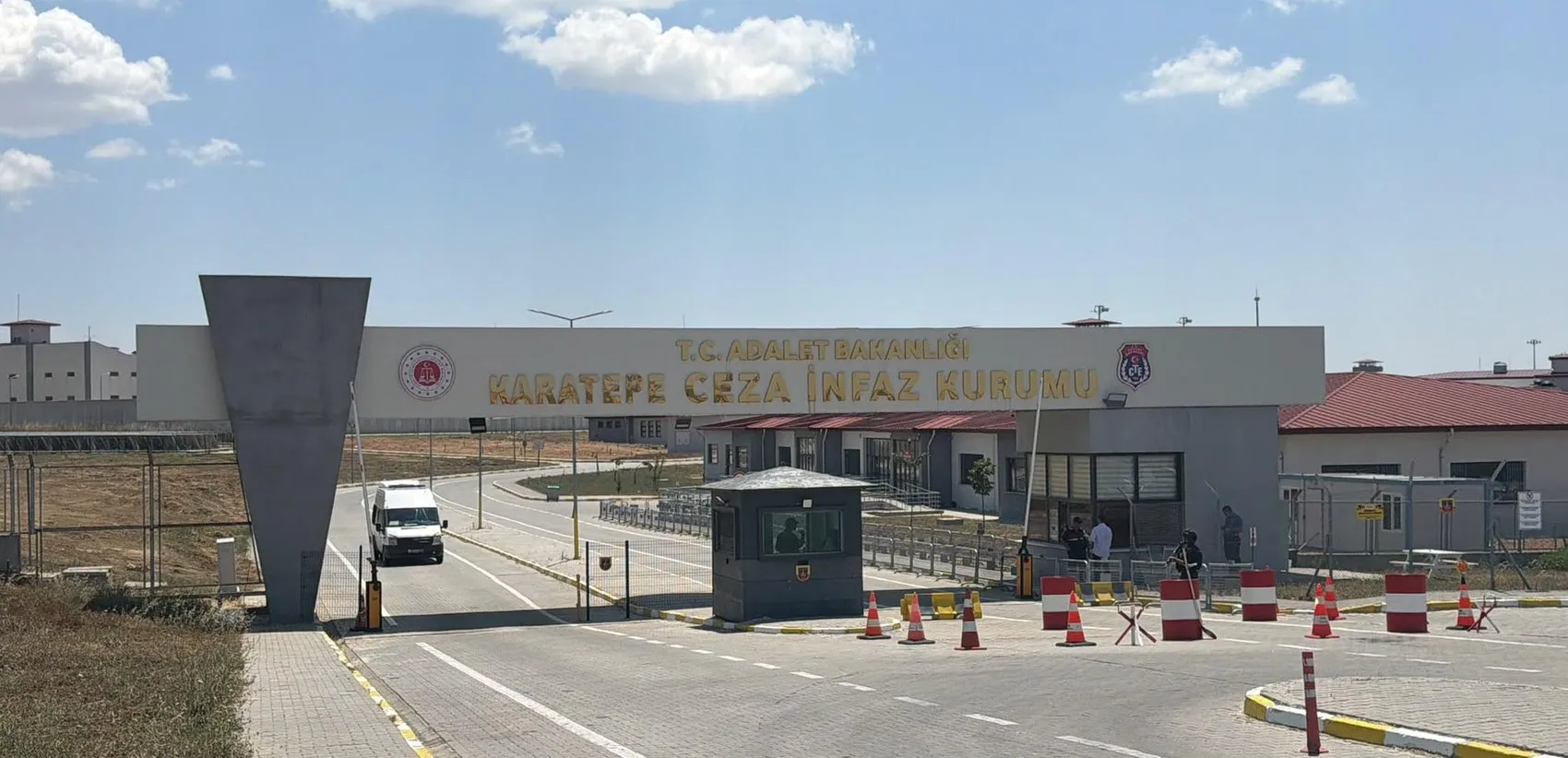 Üsküdar Belediye Başkanı ve Cem Küçük Çorlu'da cezaevine gönderildi