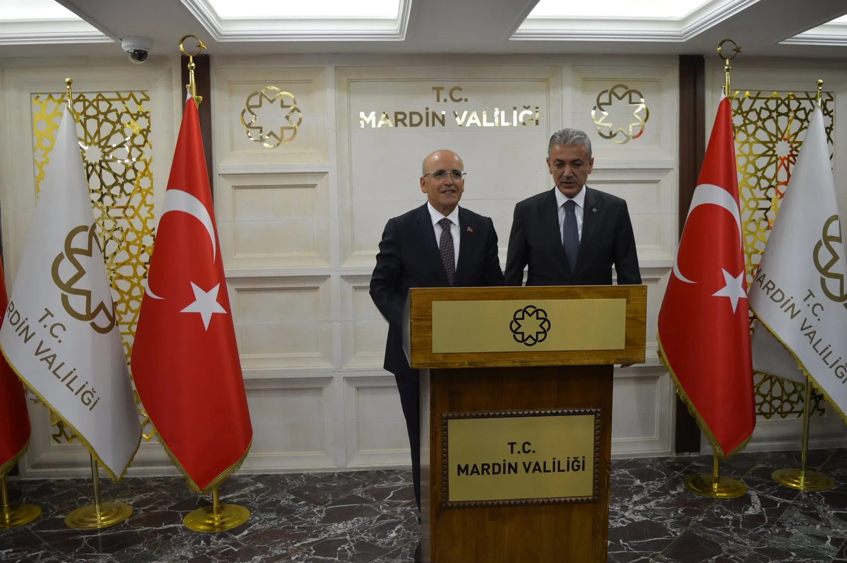 Mehmet Şimşek Mardin sanayicisiyle masaya oturdu