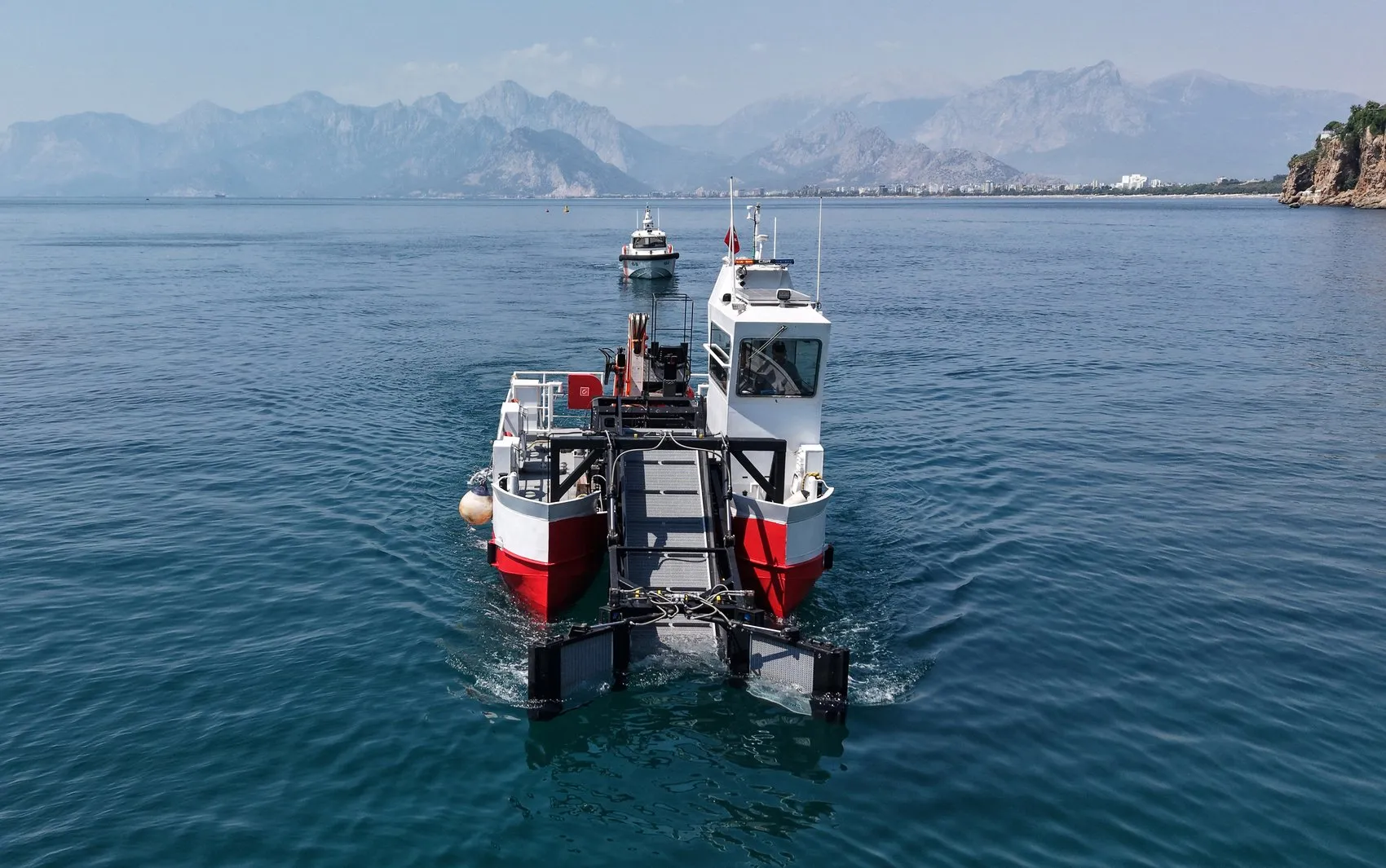 Antalya Valisi Akdeniz’in tamamını kirleticilere karşı koruyacağız